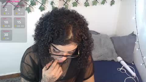 dark_flama online show from June 19, 1:33 am