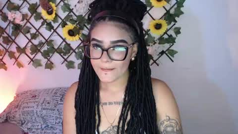 dark_flama online show from July 27, 12:52 am