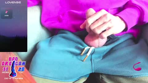 Snapshot of dark_greens chatting on February 28, 10:20 am dark greens online show from February 28, 10:20 am