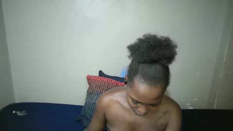 dark_lovly online show from February 18, 7:13 pm