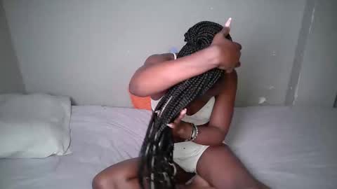 dark_lovly online show from January 16, 9:35 pm