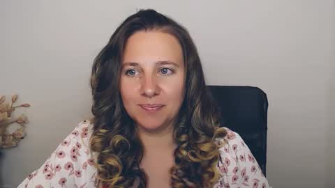 Snapshot of darklure_ chatting on September 17, 3:59 pm Anna online show from September 17, 3:59 pm