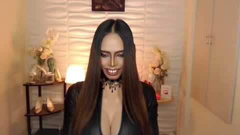 Snapshot of darksoul_mistress chatting on December 16, 6:43 am HAPPY BIRTHDAY MISTRESS MADRIANA online show from December 16, 6:43 am