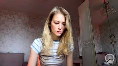 Snapshot of darlingdarinka chatting on September 12, 5:20 am D online show from September 12, 5:20 am
