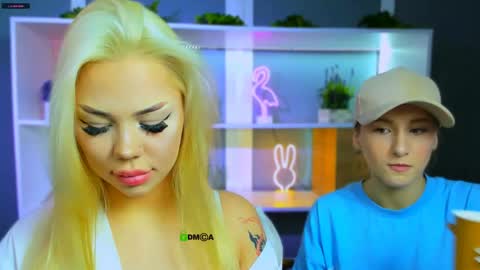 darly honey online show from April 17, 11:23 am