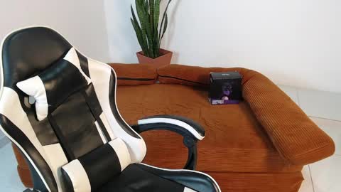 darrencolleen online show from April 21, 1:53 am