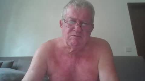 darwincock online show from April 1, 2:01 am