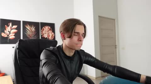 DAVID HEATH online show from April 29, 1:05 pm