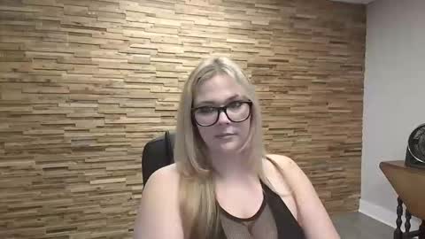 Snapshot of davinadeep chatting on October 24, 8:53 pm Davina online show from October 24, 8:53 pm