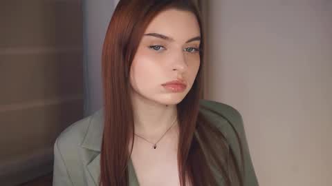 Louise online show from April 15, 10:10 pm