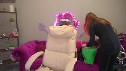 DawnGwin      Sasha online show from March 16, 6:50 am