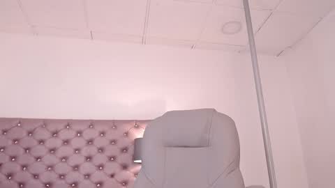 dayaaan_ online show from February 14, 8:11 pm