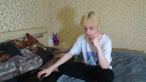 DayliLong online show from October 4, 5:33 pm