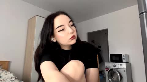 deannabonefield online show from December 18, 6:09 am