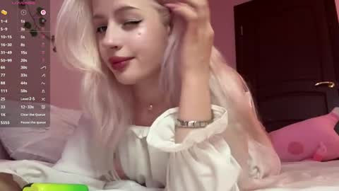 Maggie online show from June 9, 2:06 pm