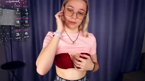 Charlie 18yo online show from November 5, 5:42 am
