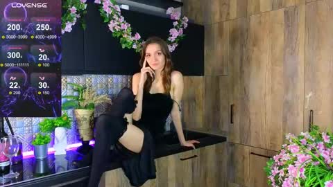 Eva online show from May 3, 9:10 pm
