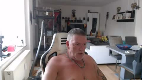 deinprinz2312 online show from June 21, 4:52 am