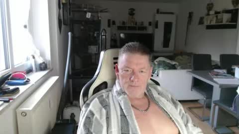 deinprinz2312 online show from April 19, 4:35 am