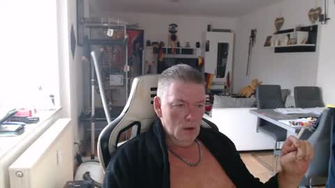 deinprinz2312 online show from June 15, 4:26 am