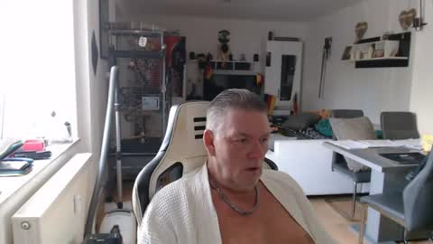deinprinz2312 online show from June 16, 5:44 am