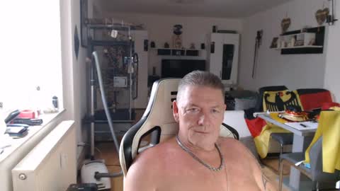 deinprinz2312 online show from June 14, 3:52 am