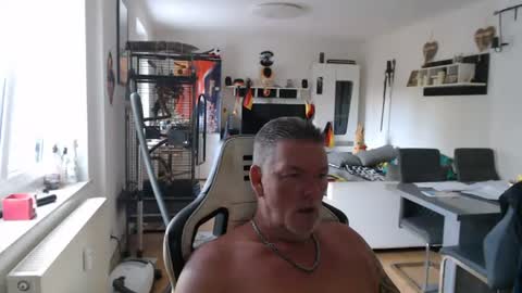 deinprinz2312 online show from June 23, 5:37 am