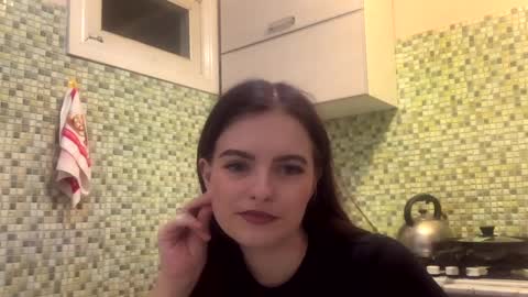 Kiki online show from April 3, 5:20 pm