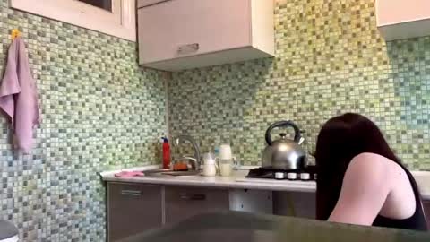 Kiki online show from April 14, 3:15 pm