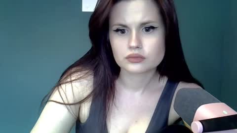 dellacrush_ online show from February 22, 4:09 pm