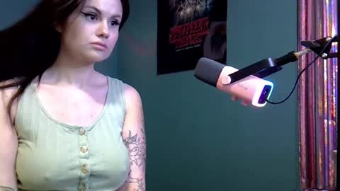 dellacrush_ online show from February 24, 8:14 pm