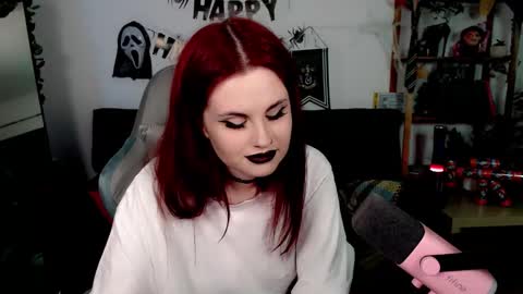 dellacrush_ online show from November 1, 3:11 pm