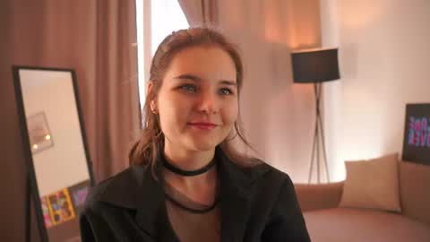 Hi my name is Sari nice to see you in my Room online show from July 24, 4:20 am