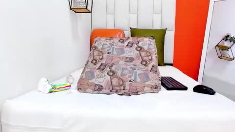 Demi online show from February 6, 4:54 pm