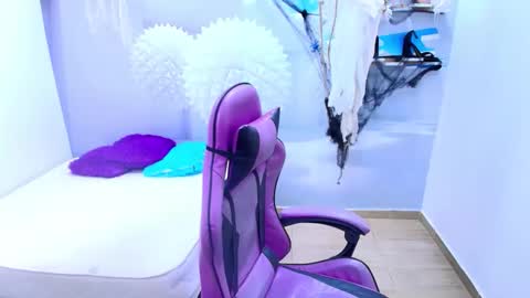 DEMI online show from October 23, 2:18 pm