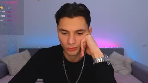 Den online show from November 2, 10:26 am