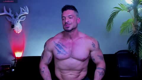 dennis_cox_ online show from February 20, 6:21 pm