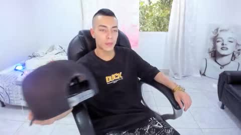 Snapshot of dereck_boy8 chatting on October 13, 9:06 pm Dereck Boy online show from October 13, 9:06 pm
