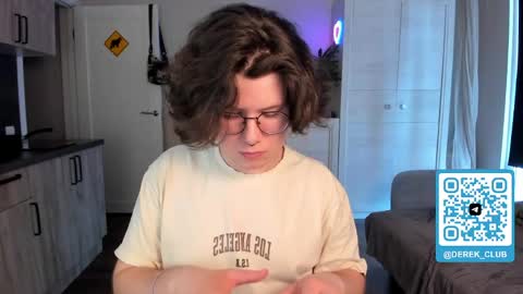 Derek online show from June 9, 12:27 pm