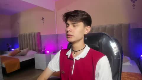 derek_sinn online show from April 13, 7:51 pm