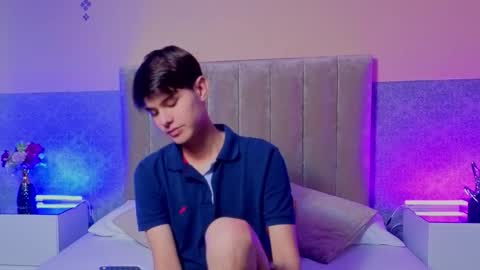 derek_sinn online show from February 26, 8:34 pm