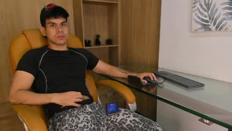 derek_voss online show from April 17, 11:45 am