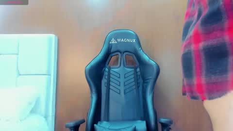 DerryBigger CM online show from October 31, 7:58 pm