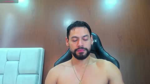 DerryBigger CM online show from October 28, 8:32 pm