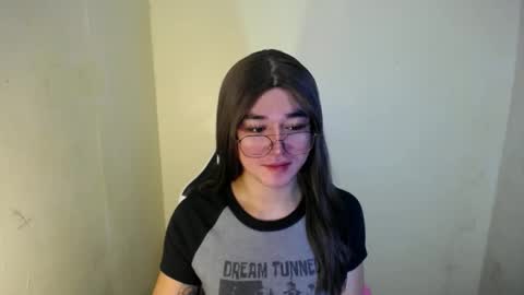 Snapshot of desirable_lorinexx chatting on February 22, 2:28 am LORINE online show from February 22, 2:28 am