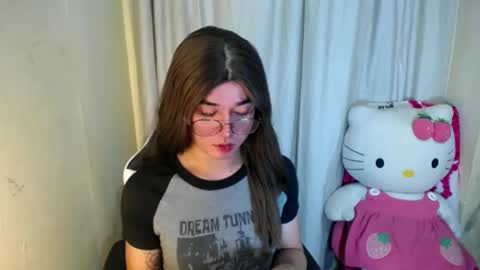 Snapshot of desirable_lorinexx chatting on February 23, 10:20 pm LORINE online show from February 23, 10:20 pm
