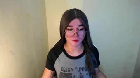 Snapshot of desirable_lorinexx chatting on February 20, 9:22 am LORINE online show from February 20, 9:22 am