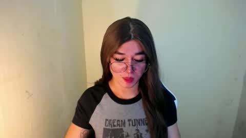 Snapshot of desirable_lorinexx chatting on February 5, 8:54 am LORINE online show from February 5, 8:54 am