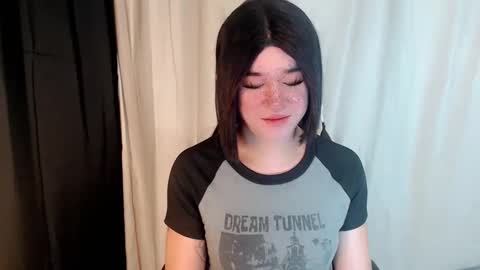 Snapshot of desirable_lorinexx chatting on March 8, 12:44 am LORINE online show from March 8, 12:44 am