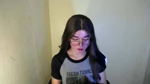 Snapshot of desirable_lorinexx chatting on February 19, 2:11 pm LORINE online show from February 19, 2:11 pm